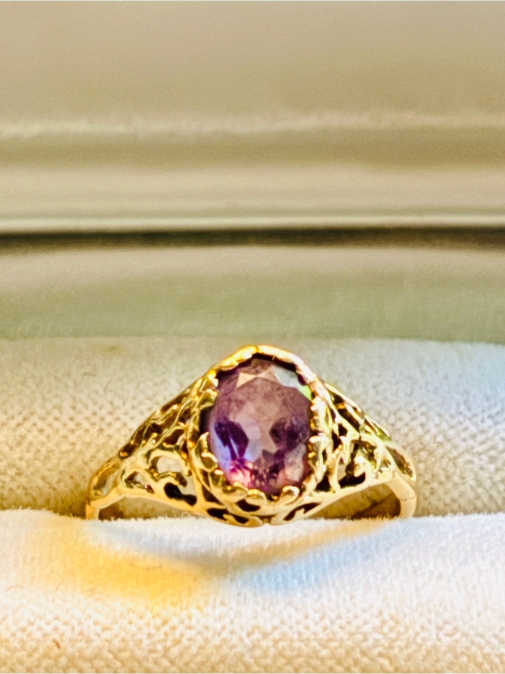 Solid 14k yellow gold amethyst ring in original box. - Picture 9 of 12